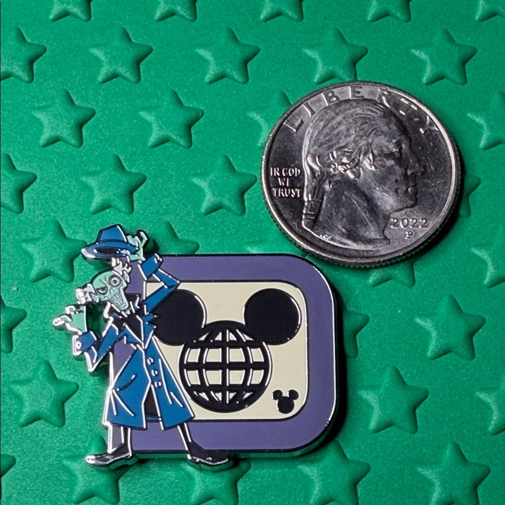Walt Disney World 2025 Hidden Disney "D" Series Ezra Hitchhiking Ghost pin - Picture 2 of 3